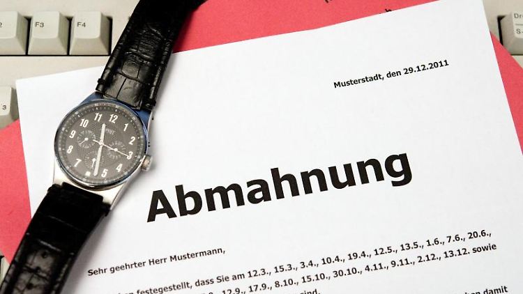 Eine Abmahnung ist die Gelbe Karte im Job.