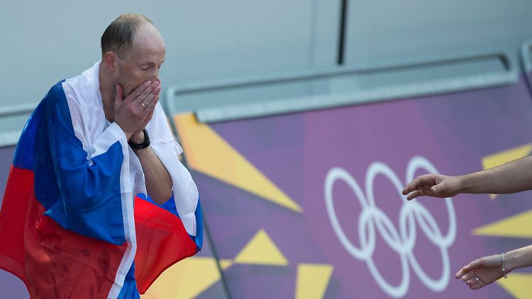 Sergej Kirdjapkin kann es nicht fassen - Olympia-Gold nach 50 Kilometern.