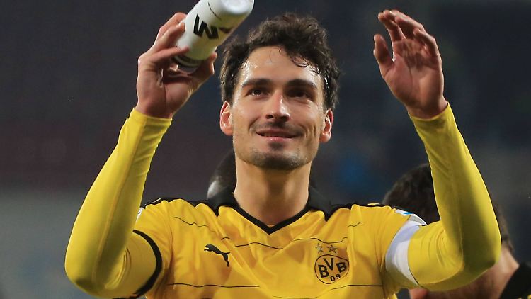Mats Hummels ist hochzufrieden mit der Saison des BVB, hadert aber ein wenig mit zehn fatalen Tagen im Herbst 2015.