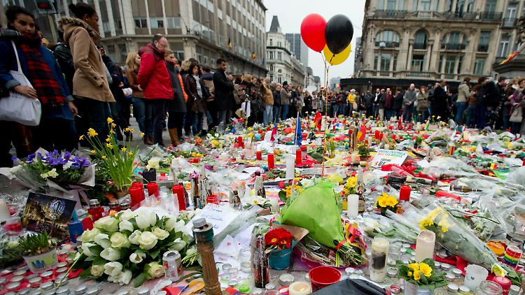 Auf dem zentralen Place de la Bourse wird der Opfer der Anschläge gedacht.