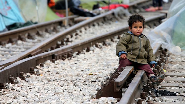 Nach offiziellen Angaben waren am Morgen noch 11.603 Menschen in Idomeni.