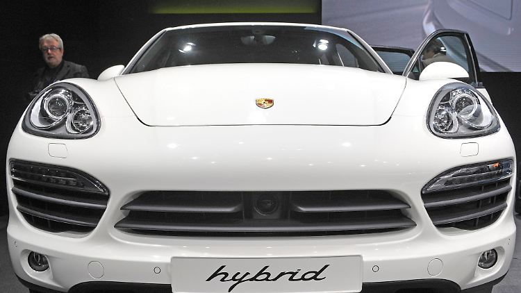 Porsche zeigte seinen Cayenne Hybrid in diesem Jahr auf dem Autosalon in Genf.