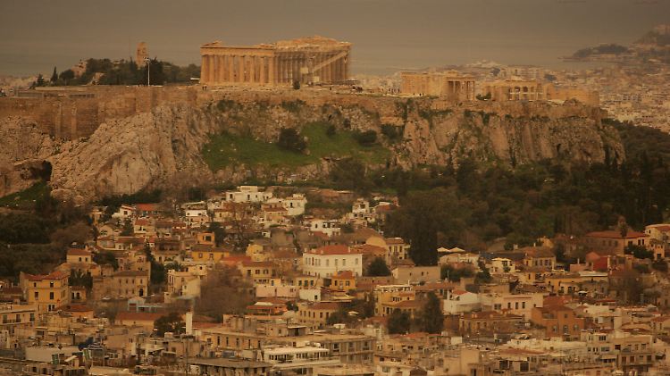 Kräftige Südwinde tragen Sahara-Staub immer wieder bis in den Süden Europas, wie hier nach Athen.