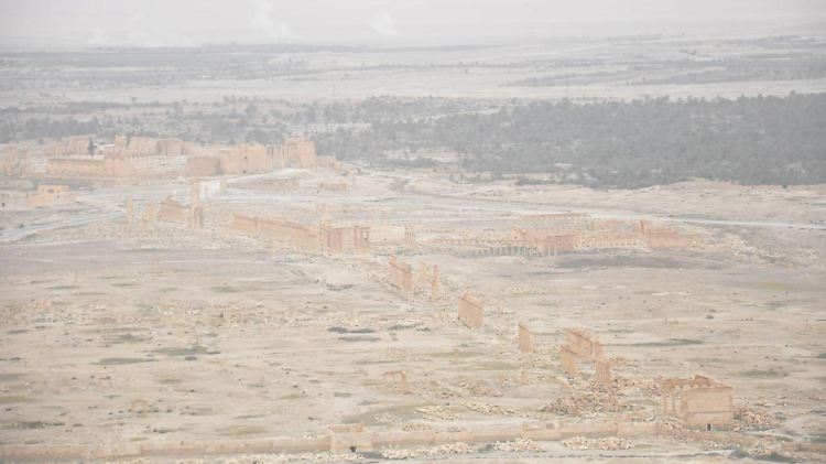 Die Säulenstraße, offenbar von der Zitadelle aus fotografiert. Das Foto der staatlichen syrischen Agentur Sana zeigt, dass nicht alles kaputt ist.
