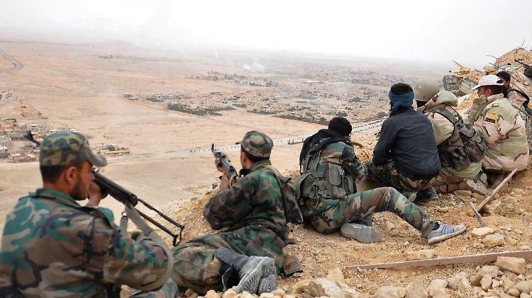 Viele Länder unterstützen die syrischen Rebellen im Kampf gegen den IS.