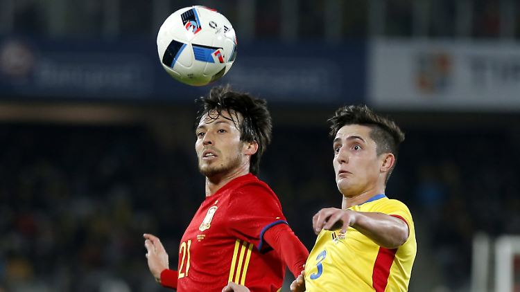 Mit großen Augen dem Ball hinterherschauen: Viel mehr war an diesem Abend nicht drin für die beiden Teams.