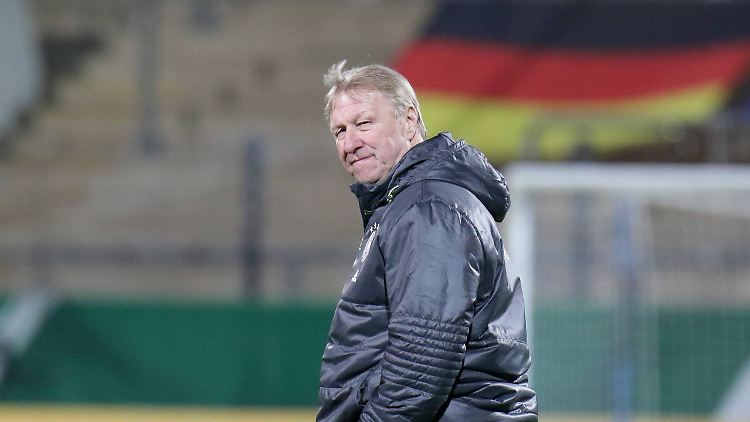 Horst Hrubesch steht mit den deutschen U21-Fußballern vor seinem letzten EM-Qualifikationsspiel.