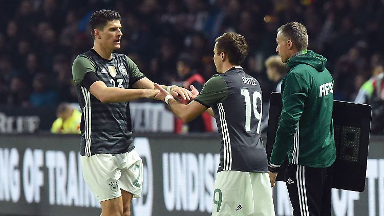 Mario Gomez hat wieder Spaß am Fußball. Mario Götze noch nicht.