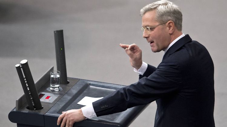 "Wenn das so weitergeht, sind am Ende alle Verlierer", warnt Norbert Röttgen die EU-Staaten.