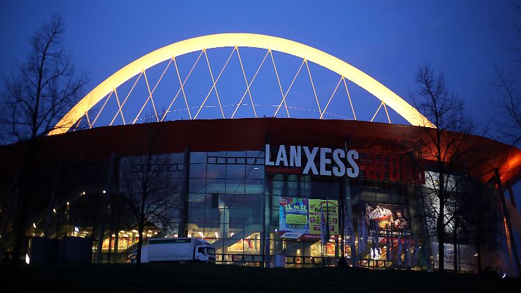 In der Kölner Lanxess Arena sind für den 1. April sowohl ein Handball-Länderspiel, als auch eine Eishockey-Playoff-Partie angesetzt.