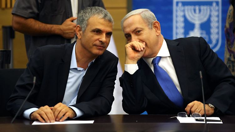 Israels Finanzminister Mosche Kachlon und Ministerpräsident Benjamin Netanjahu.