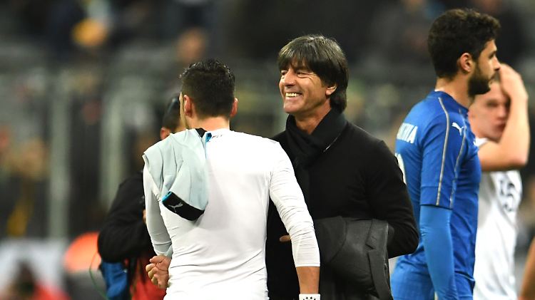 Konnte mit einem Lächeln vom Platz gehen: Bundestrainer Löw