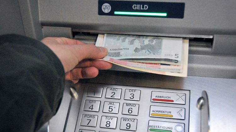 Kurioser Fehler beim Dienstleister Telecash: einmal Geld abheben, zweimal abbuchen.