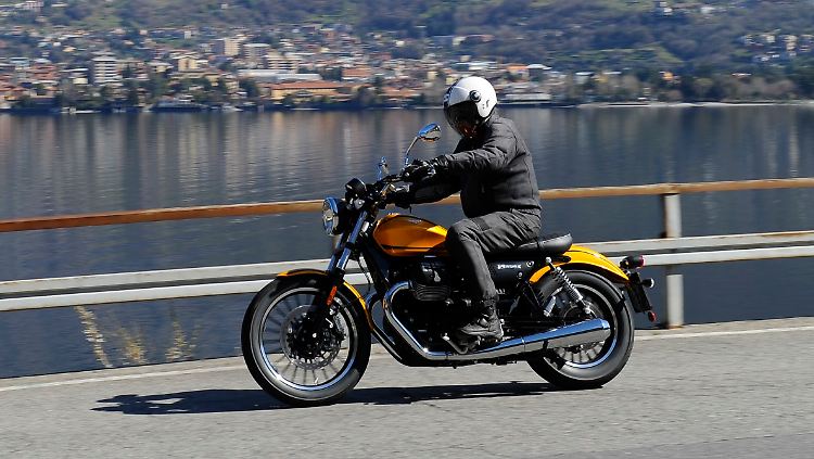 Trotz fehlender Wasserkühlung erfüllt der 853 Kubikzentimeter große V2-Motor die Anforderungen der 2017 in Kraft tretenden Euro 4-Emissionsnormen.
