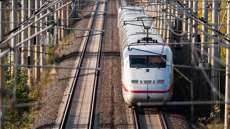 Das Reisen mit der Bahn wird im kommenden Jahr etwas teurer.