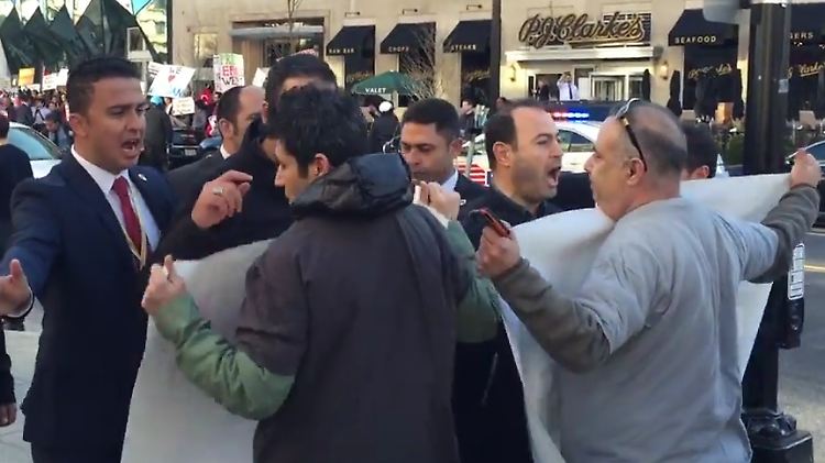 Die Sicherheitskräfte versuchten, lauter zu sein als die Demonstranten.
