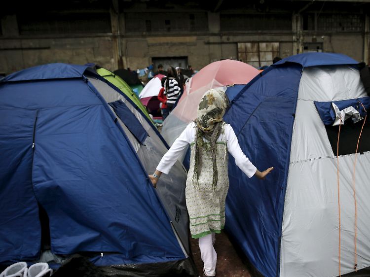 Kulturkreise prallen aufeinander: In den Flüchtlingslagern leben Menschen unterschiedlichster Herkunft dicht gedrängt nebeneinander.