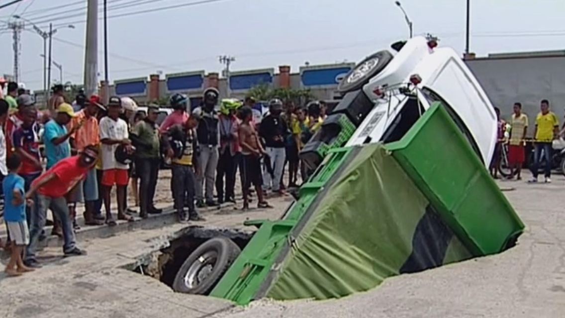 Lkw_Loch_Kolumbien.jpg