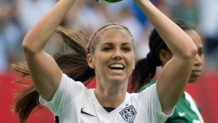 Alex Morgan ist eine fröhliche Dame, nur beim Thema Prämienzahlung verliert sie ihre gute Laune.