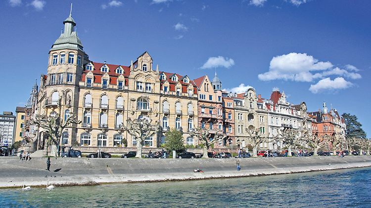 Die Jugendstilhäuser an der Seestraße blicken direkt auf die Konstanzer Altstadt.