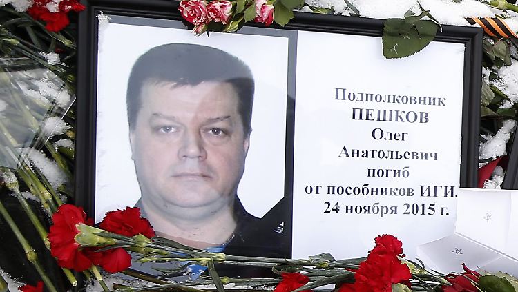 Der russische Pilot wurde nach dem Abschuss seiner Maschine kaltblütig ermordet.