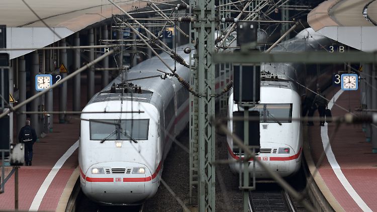 ICE-Züge im Bahnhof Kassel-Wilhelmshöhe: Die Bahn sperrt die ICE-Strecke Hannover-Kassel für zwei Wochen komplett.