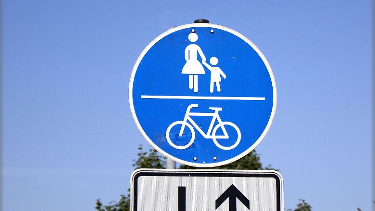 Aufgrund der Beschilderung muss damit gerechnet werden, dass man nicht allein auf dem Weg ist.