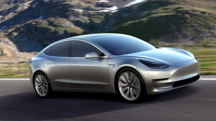In San Diego kampieren Kunden vor einer Tesla Niederlassung. Sie wollen das neue Model 3. vorbestellen. Das 31 000 Euro teure Elektroauto könnte ein Verkaufshit werden. Foto: Mike Nelson