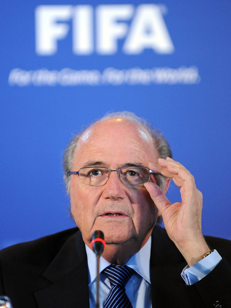 Fifa-Präsident Joseph Blatter drückt nicht nur bei menschlichen Fehlern und Verfehlungen auf dem Platz gern beide Augen zu.