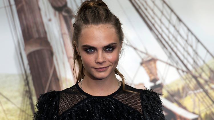 Cara Delevingne hat sich in letzter Zeit als Schauspielerin versucht, nun landet sie eine große Kampagne für Yves Saint Laurent.