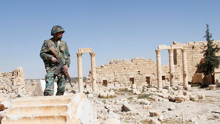 Ein syrischer Soldat im zurückeroberten Palmyra.