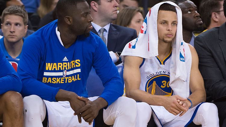 Gegen Boston Celtics reicht es füür Superstar Stepehen Curry und sein Team nicht - die Heimserie reißt.