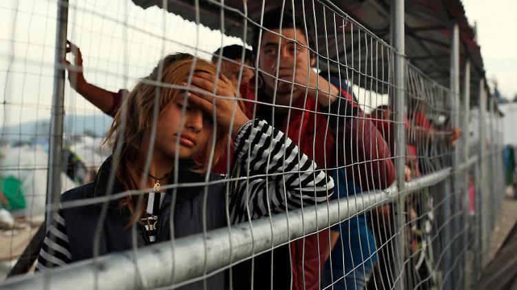 Mit den Kräften am Ende und schwindenden Hoffnungen: Flüchtlinge im griechischen Lager von Idomeni.