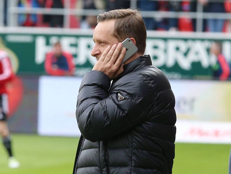 Mit dem Horst Heldt gerade über seine sportliche Zukunft verhandelt, ist unbekannt.