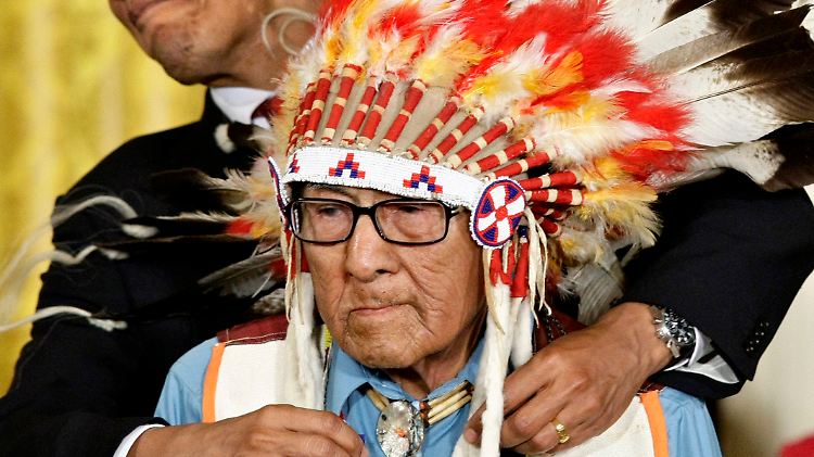 Joe Medicine Crow war promovierter Anthropologe und Kriegsveteran.