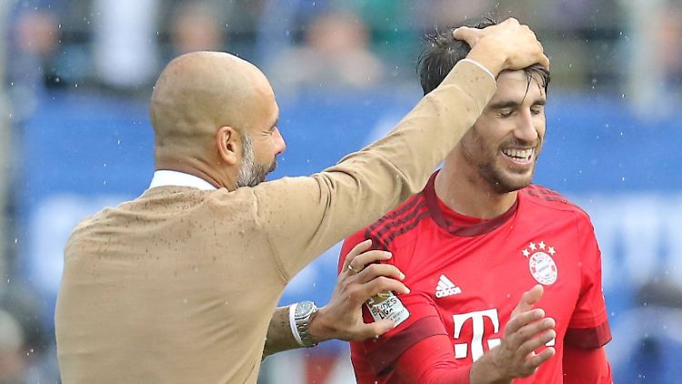 Der "Wadlbeißer" ist zurück und Guardiola glücklich. Mit Javi Martinez haben die Bayern endlich wieder einen gesunden Innenverteidiger im Kader.