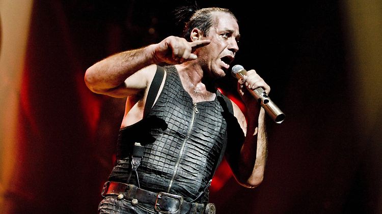 Till Lindemann und seine Band Rammstein verklagen die Bundesrepublik Deutschland auf Schadenersatz.