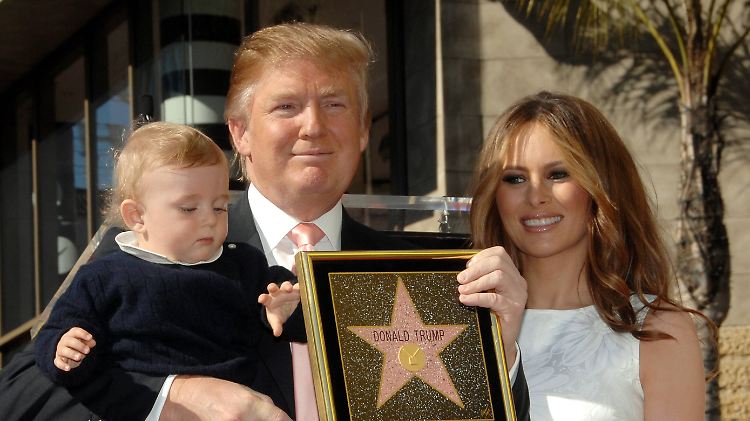 Donald Trump bekam 2007 seine Auszeichnung auf dem Walk of Fame. Bei der Verleihung waren auch seine Frau Melania Knauss Trump und Sohn Barron dabei.
