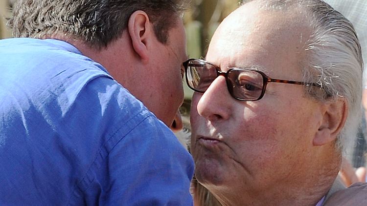 David Cameron mit seinem Vater im April 2010, wenige Monate vor dessen Tod.