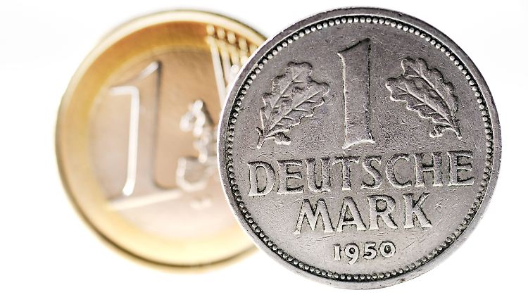 Der amtliche Umtauschkurs beträgt 1 Euro für 1,95583 D-Mark. 