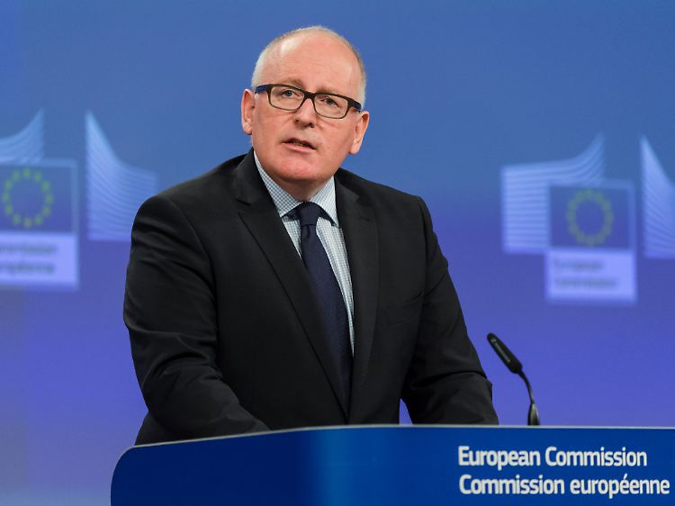 Kommissions-Vize Frans Timmermans pocht auf eine "breite politische Diskussion" über die künftige europäische Flüchtlingspolitik.