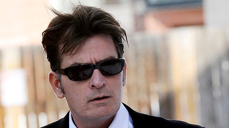 Hat Charlie Sheen seine Ex-Verlobte Scottine Ross bedroht?