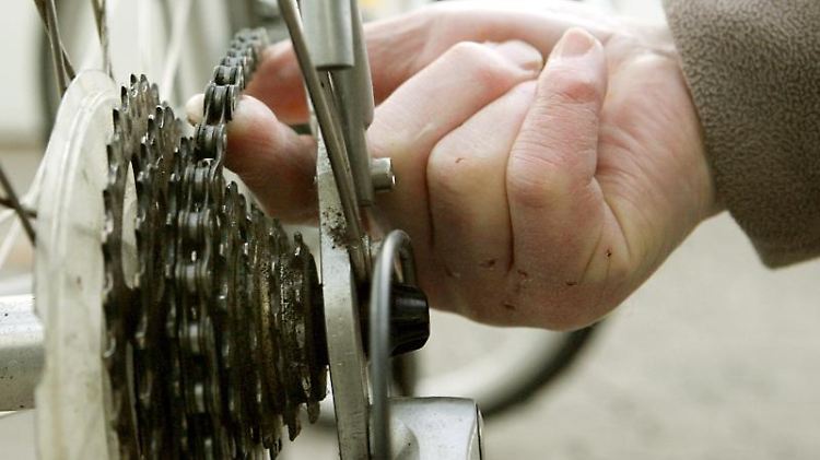 Fahrradfahrer sollten bei der Schaltung auf die Übersetzungsbandbreite achten. Welche Bandbreite optimal ist, hängt davon ab, wo man mit dem Fahrrad unterwegs ist.
