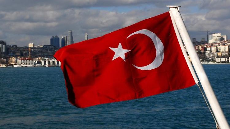 Die Klausel soll im Fall eines Verstoßes seitens der Türkei dafür sorgen, dass die Visafreiheit wieder aufgehoben werden könne.