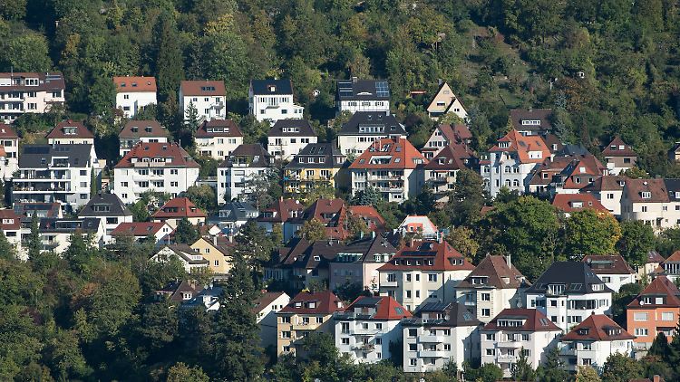 Häuser in Halbhöhenlage im Stuttgarter Stadtteil West.