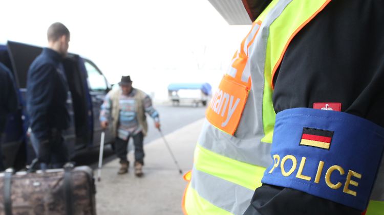 Im November 2015 wurden erstmals Tunesier im Rahmen des vereinfachten Abschiebeverfahrens zurück in ihr Heimatland gebracht.