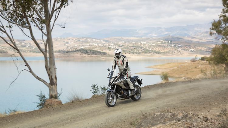 Die Honda NC 750X ist auf den neuesten Stand gebracht und erfreut nicht nur durch die Optik.
