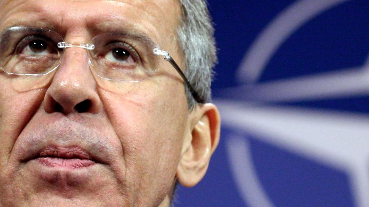 Der russische Außenminister Lawrow vor dem Nato-Stern - das gab es seit 2014 nicht mehr.