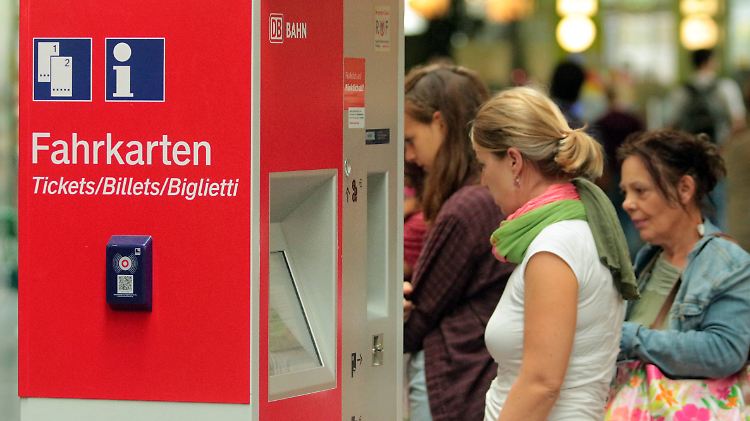 An größeren Bahnhöfen gibt es mehr als einen Automaten. Dass einer von ihnen nicht funktioniert, zählt nicht als Ausrede.
