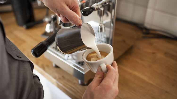 Am perfekten Milchschaum scheitern manche Kaffeeliebhaber.